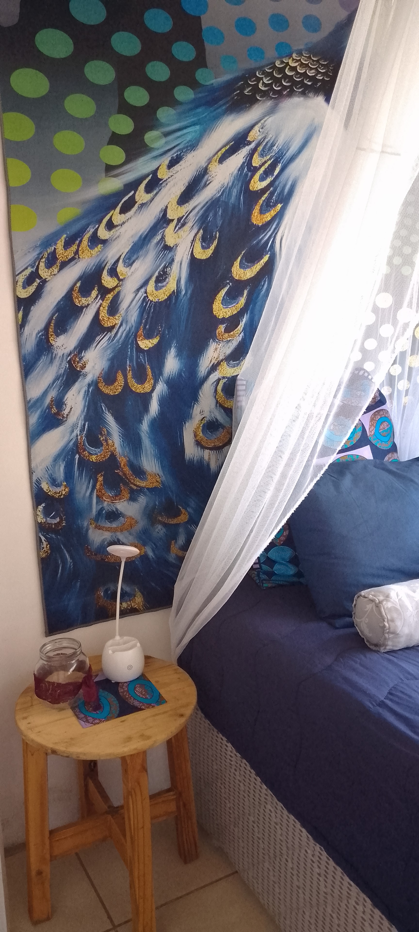 Blue peacock-themed single room at The Stonehouse